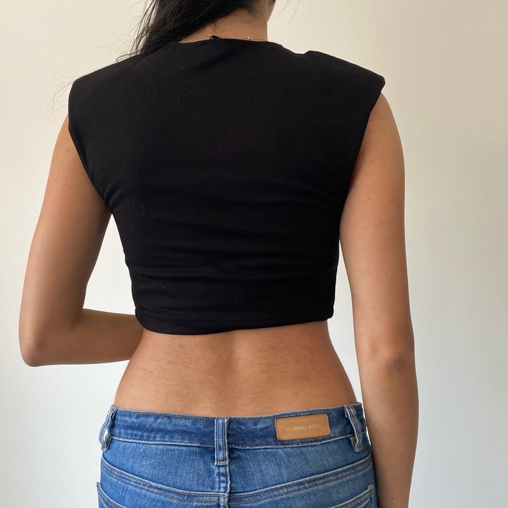 BLACK CROPPED MUSCLE TANK / SIZE S * - Picture 2 of 4